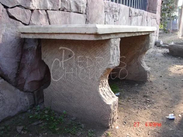 Asientos con pedestal calado de piedra — foto 2