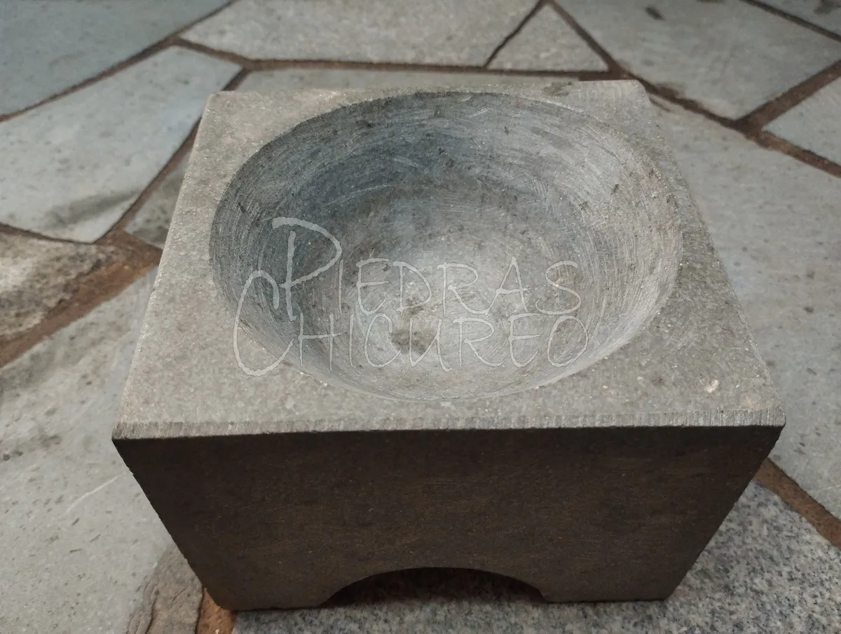 Mortero de piedra gris basalto — foto 1
