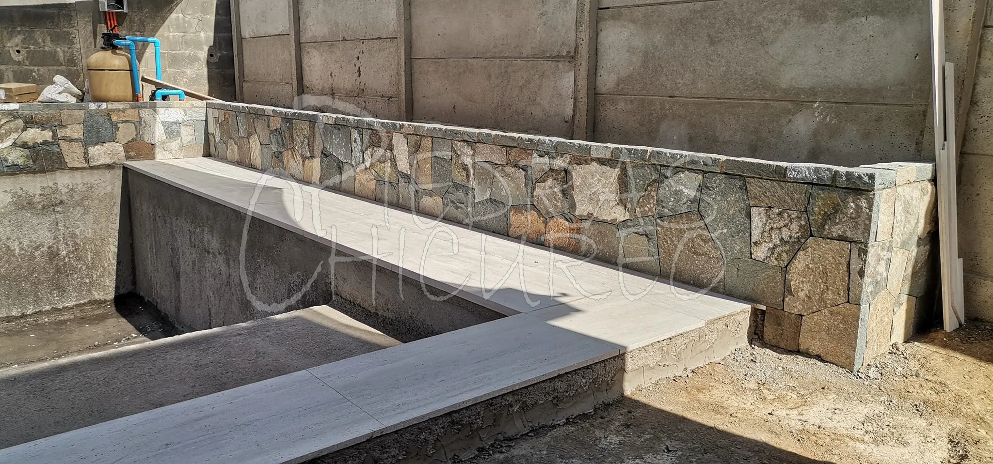 Detalle marmol travertino — foto B